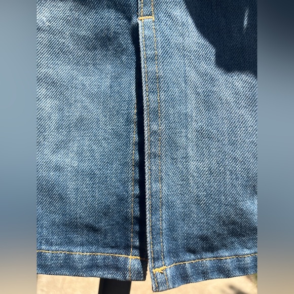 Abercrombie and Fitch Quality Smooth Denim Skirt, Size 4 - Picture 6 of 9